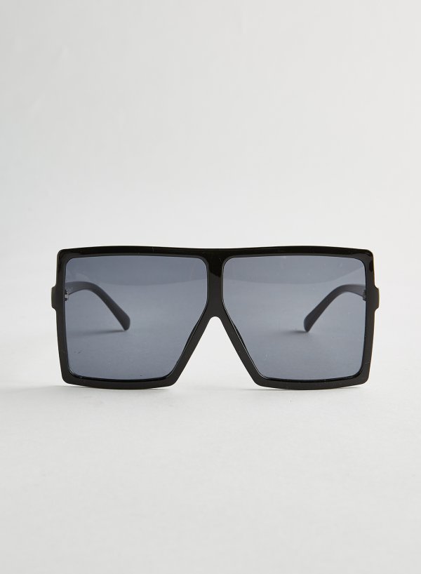 VEGAS in Black Square Eyewear